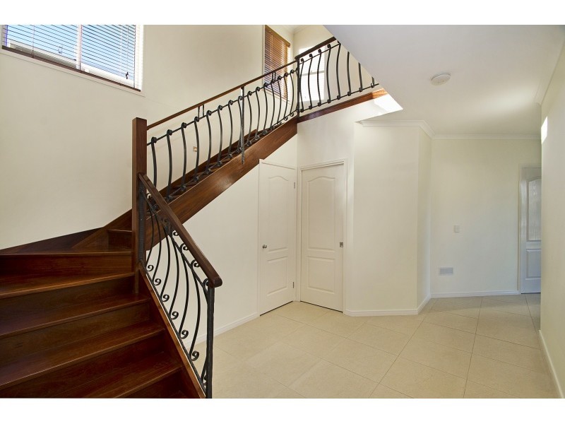 1 Molokai Lane, Kawana Island QLD 4575