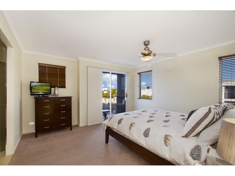 1 Molokai Lane, Kawana Island QLD 4575