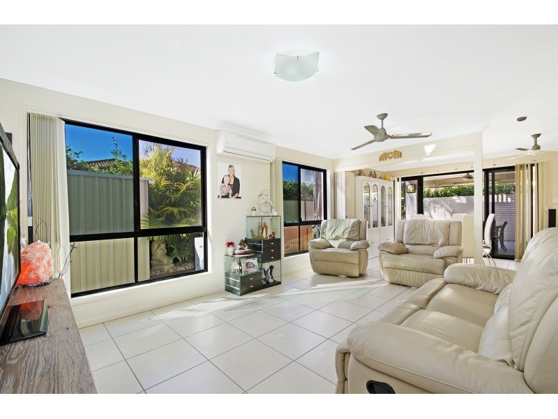1/1 Flores Street, Kawana Island QLD 4575