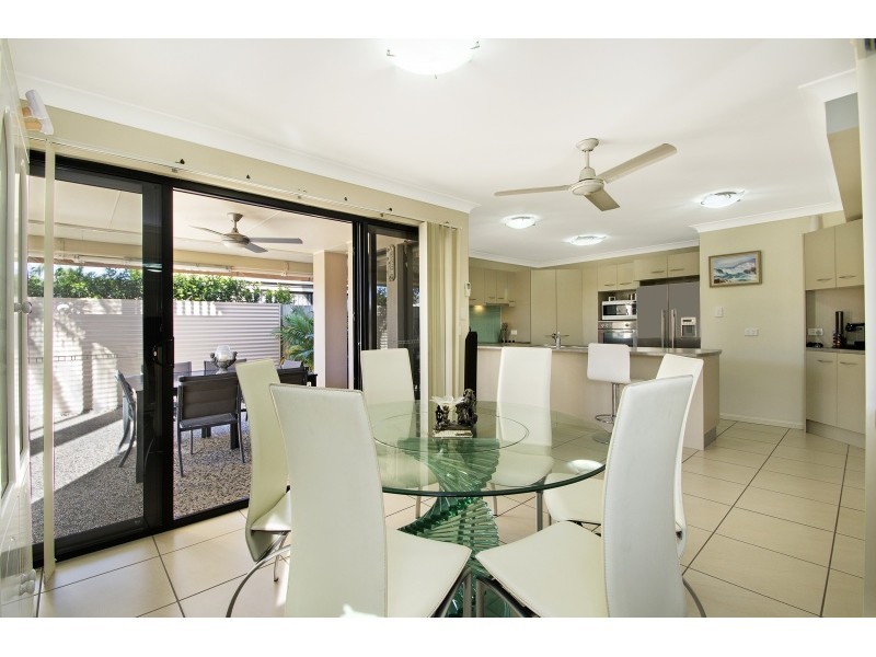 1/1 Flores Street, Kawana Island QLD 4575