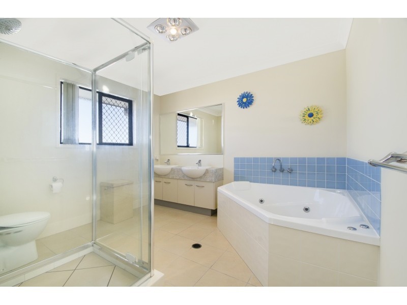 1/1 Flores Street, Kawana Island QLD 4575