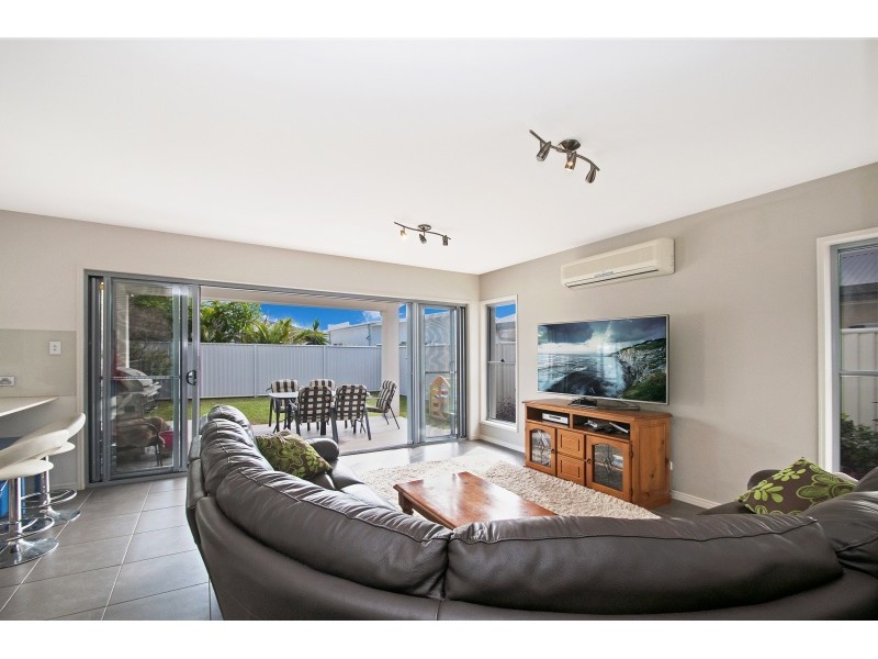 7 Panama Court, Kawana Island QLD 4575