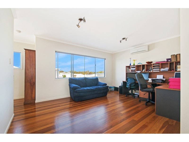 7 Panama Court, Kawana Island QLD 4575