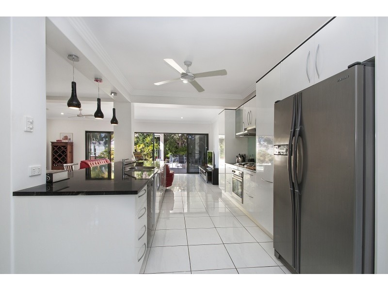 2 Corfu Street, Kawana Island QLD 4575
