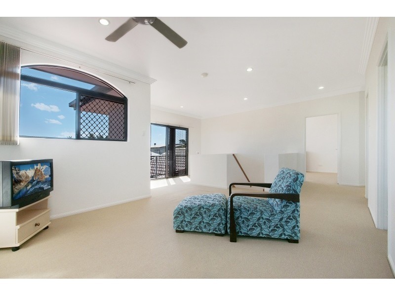 2 Corfu Street, Kawana Island QLD 4575