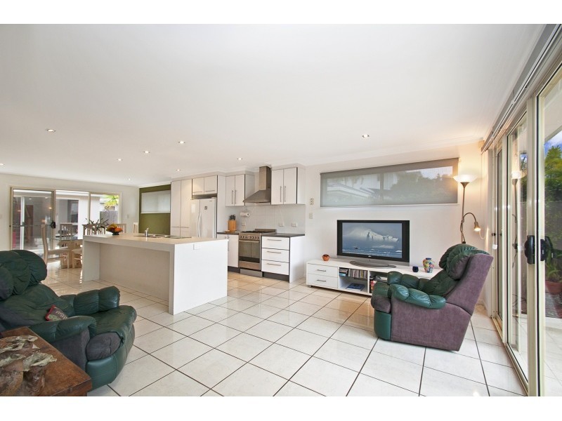 6 Corfu Street, Kawana Island QLD 4575