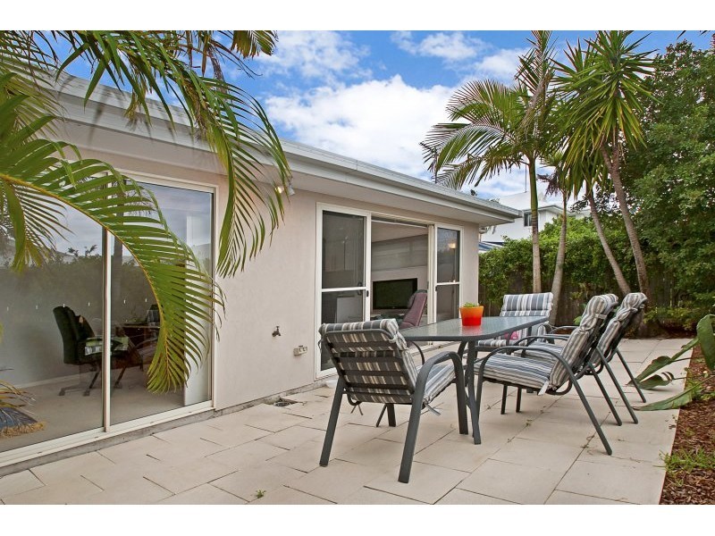 6 Corfu Street, Kawana Island QLD 4575