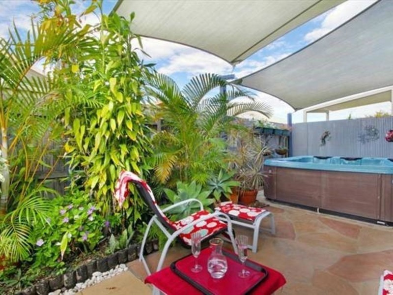 4 Mauritius Crescent, Kawana Island QLD 4575