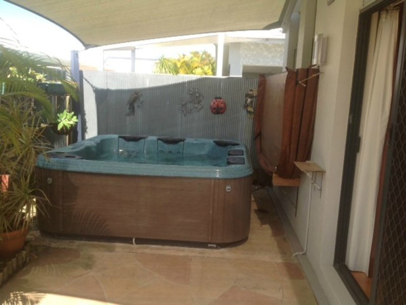 4 Mauritius Crescent, Kawana Island QLD 4575