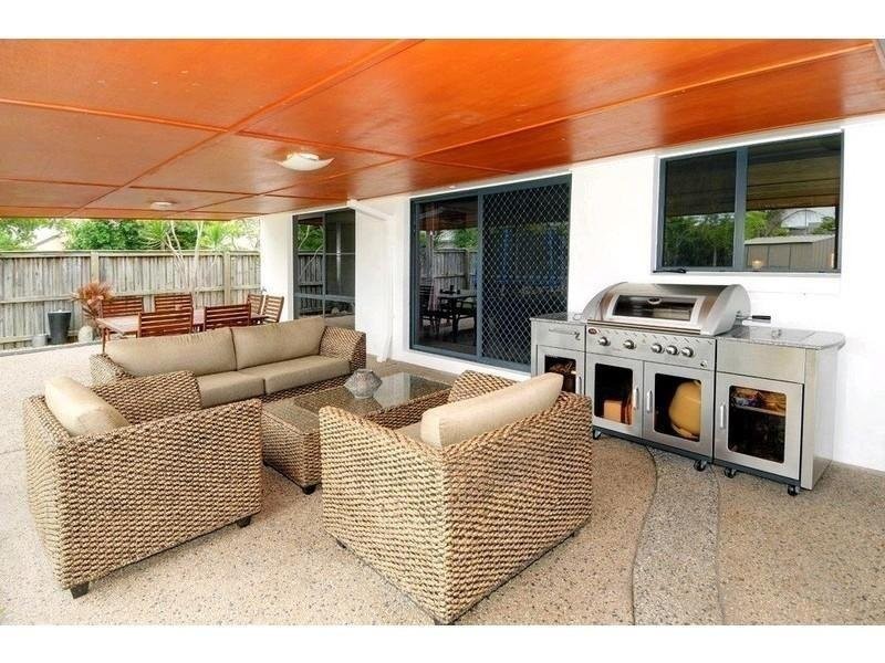 6 Castaway Court, Kawana Island QLD 4575