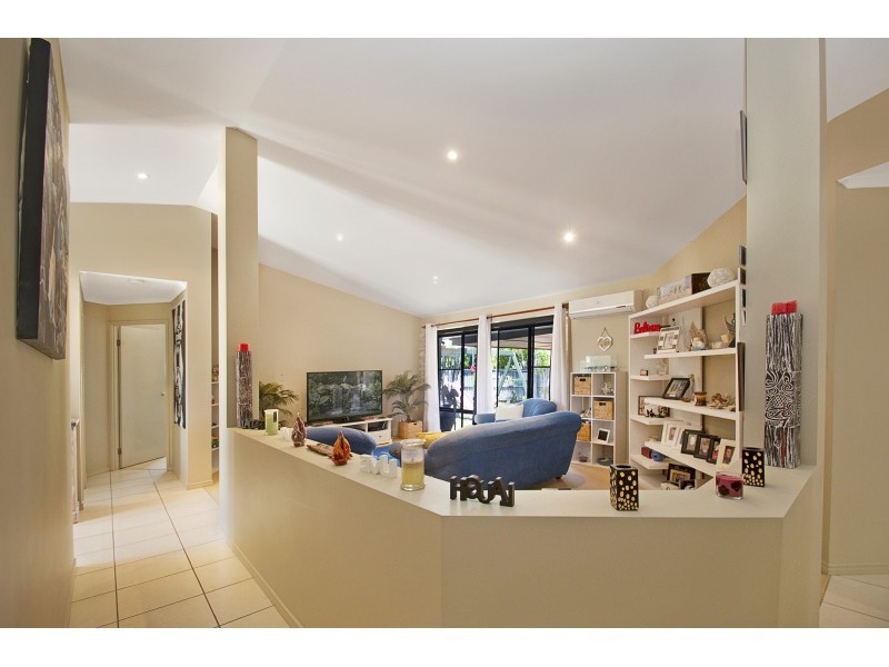 6 Castaway Court, Kawana Island QLD 4575