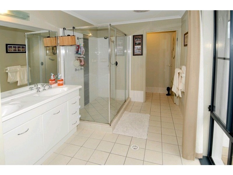 6 Castaway Court, Kawana Island QLD 4575