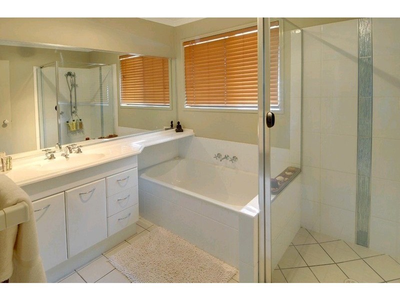 6 Castaway Court, Kawana Island QLD 4575