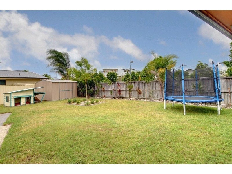 6 Castaway Court, Kawana Island QLD 4575