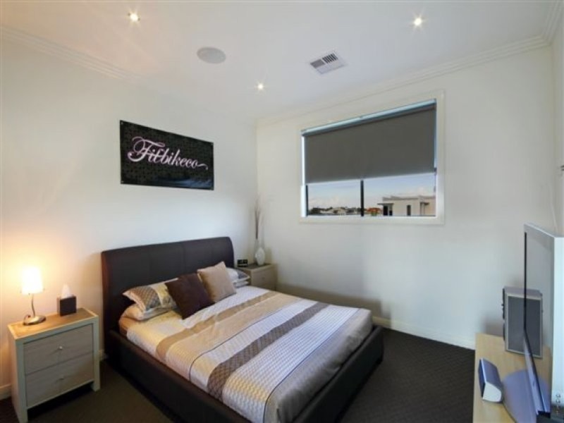 25 Cuba  Court, Kawana Island QLD 4575