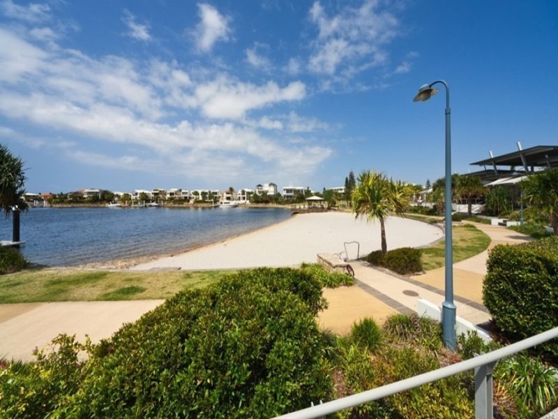 4/7 Grand  Parade, Kawana Island QLD 4575