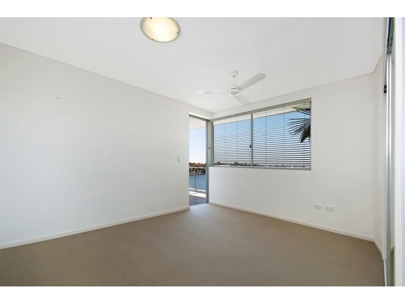 51/7 Grand Parade, Kawana Island QLD 4575