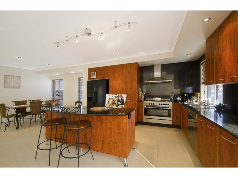 1 Molokai Lane, Kawana Island QLD 4575