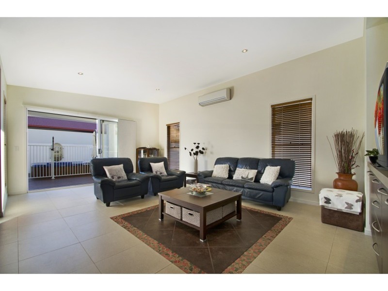 1 Molokai Lane, Kawana Island QLD 4575