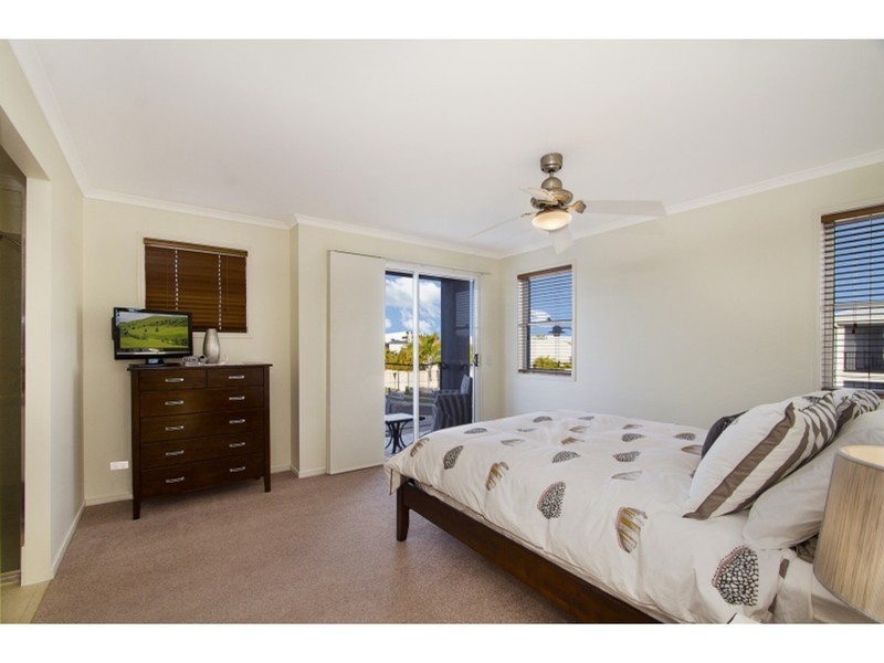 1 Molokai Lane, Kawana Island QLD 4575