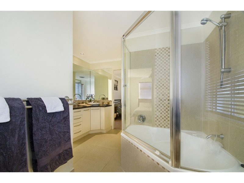 1 Molokai Lane, Kawana Island QLD 4575