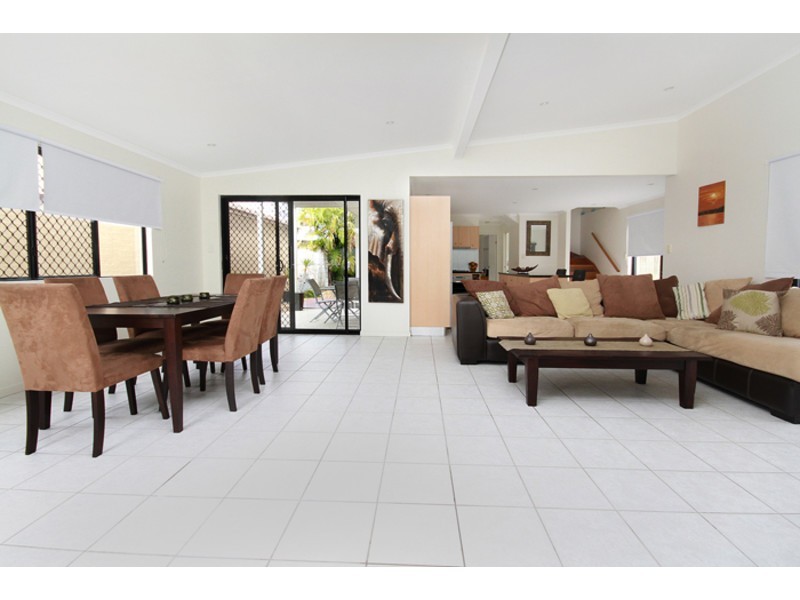 21 Sanibel Court, Kawana Island QLD 4575