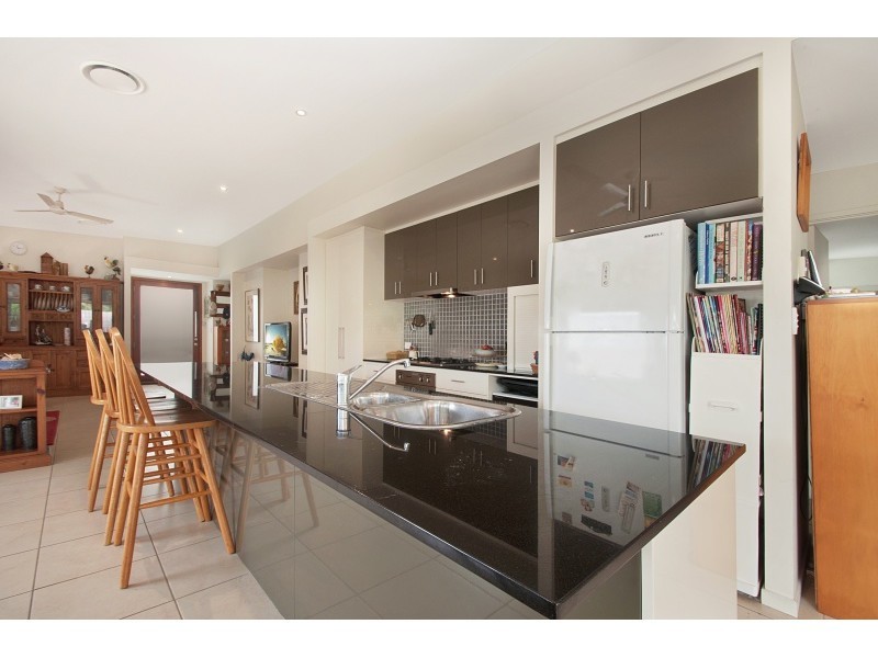 10 Bonaire Court, Kawana Island QLD 4575