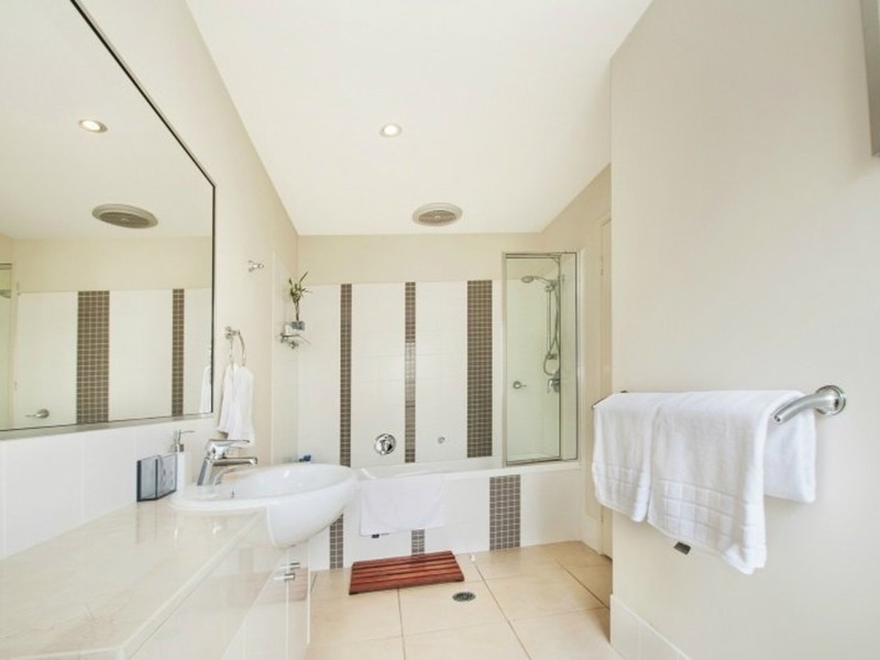 10 Bonaire Court, Kawana Island QLD 4575