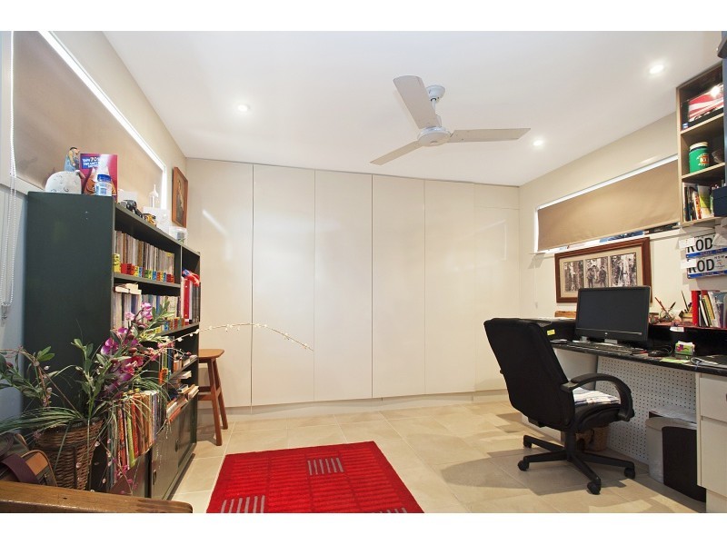 10 Bonaire Court, Kawana Island QLD 4575