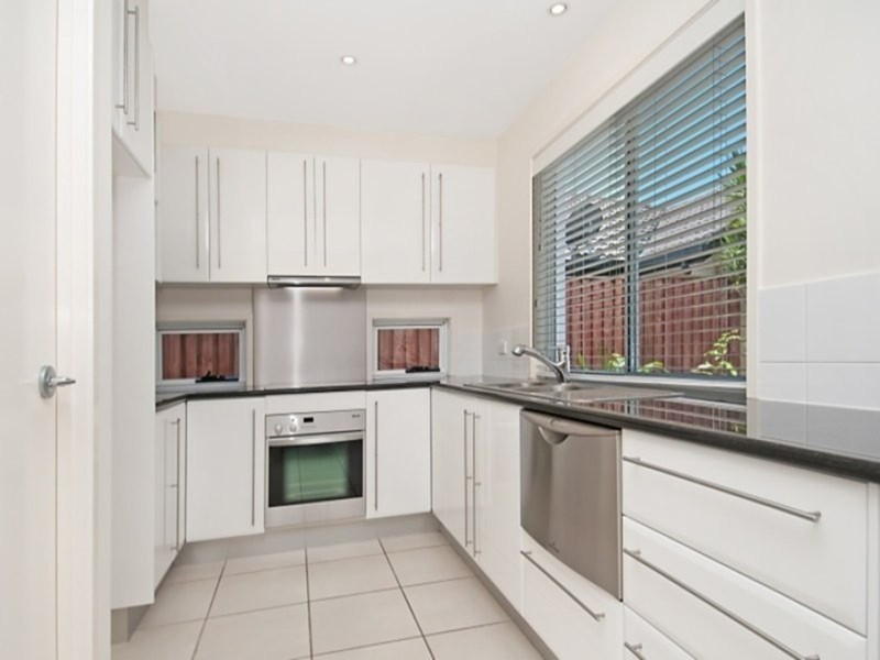 2 Dominica Place, Kawana Island QLD 4575