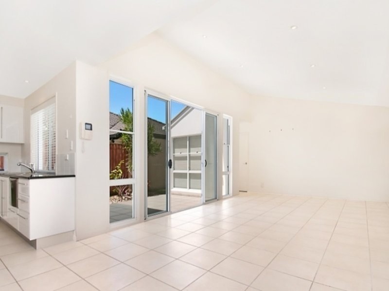 2 Dominica Place, Kawana Island QLD 4575