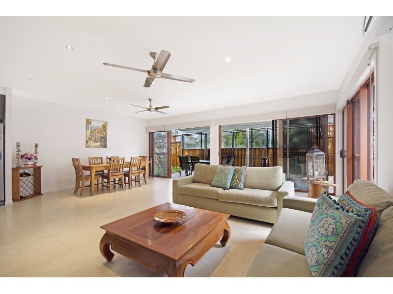 132 Grand Parade, Kawana Island QLD 4575