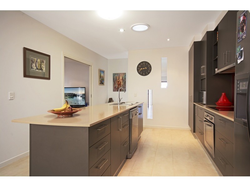 132 Grand Parade, Kawana Island QLD 4575