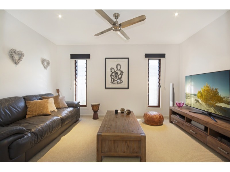 132 Grand Parade, Kawana Island QLD 4575