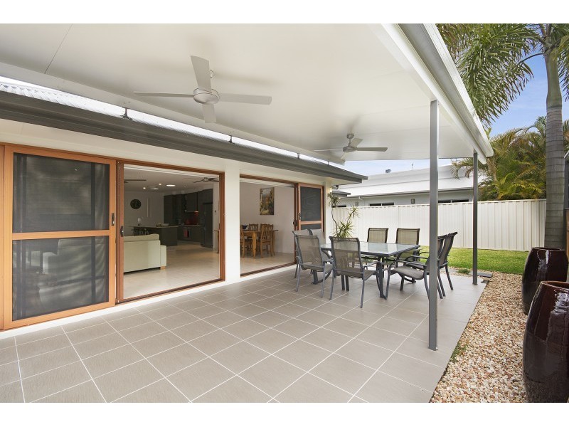 132 Grand Parade, Kawana Island QLD 4575