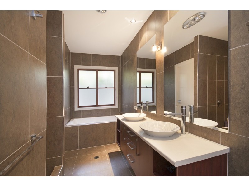 132 Grand Parade, Kawana Island QLD 4575