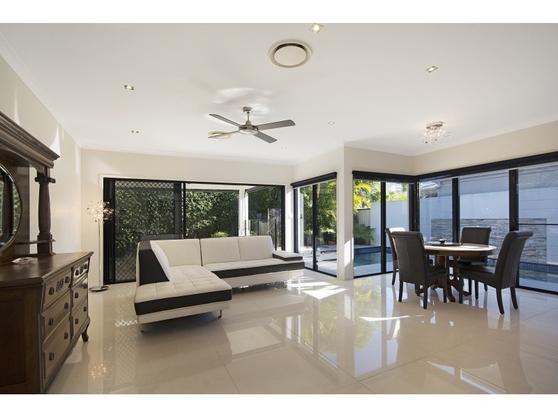 16 Cuba Court, Kawana Island QLD 4575