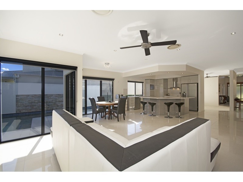 16 Cuba Court, Kawana Island QLD 4575