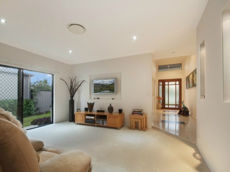 16 Cuba Court, Kawana Island QLD 4575