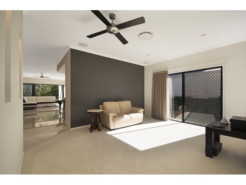 16 Cuba Court, Kawana Island QLD 4575