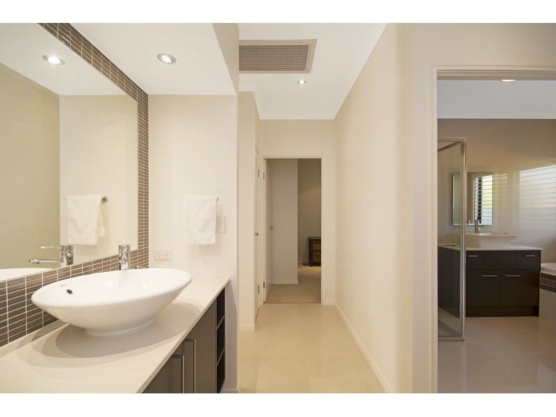 16 Cuba Court, Kawana Island QLD 4575