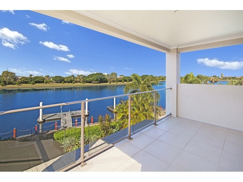 11 Maui Court, Kawana Island QLD 4575