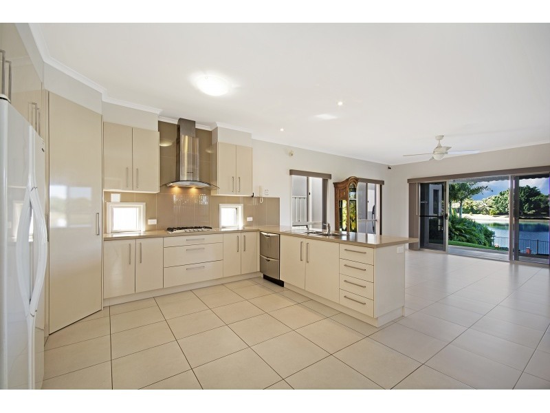 11 Maui Court, Kawana Island QLD 4575