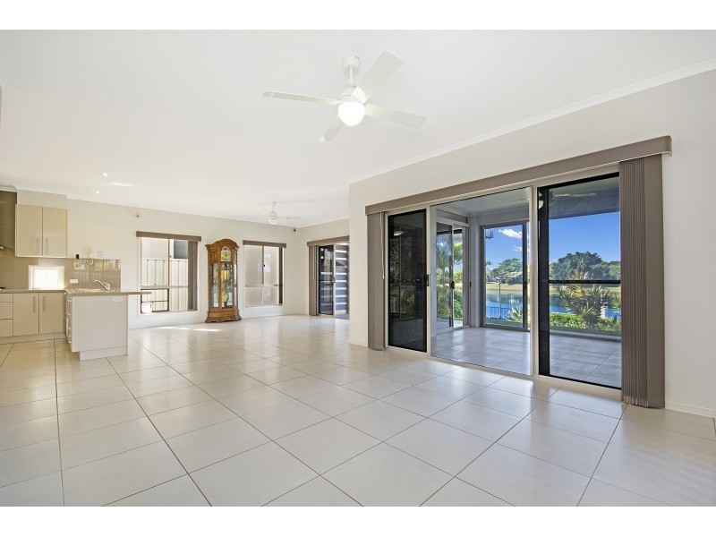 11 Maui Court, Kawana Island QLD 4575