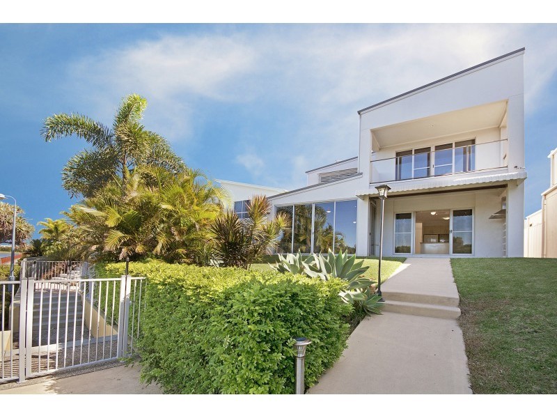 11 Maui Court, Kawana Island QLD 4575