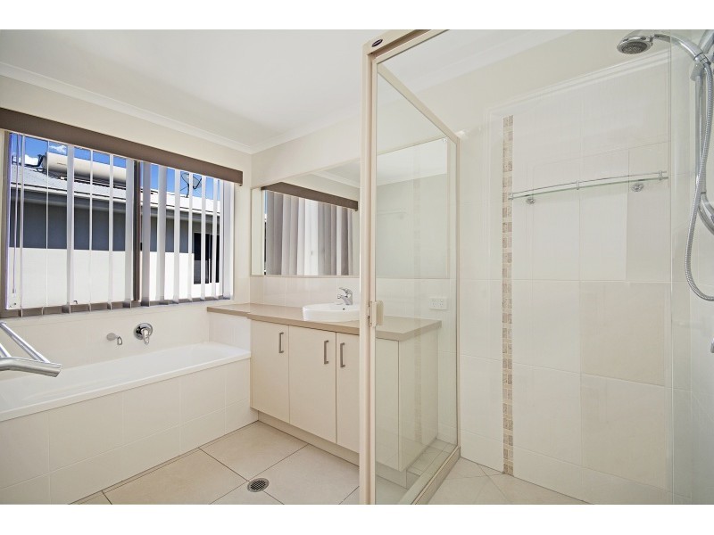 11 Maui Court, Kawana Island QLD 4575