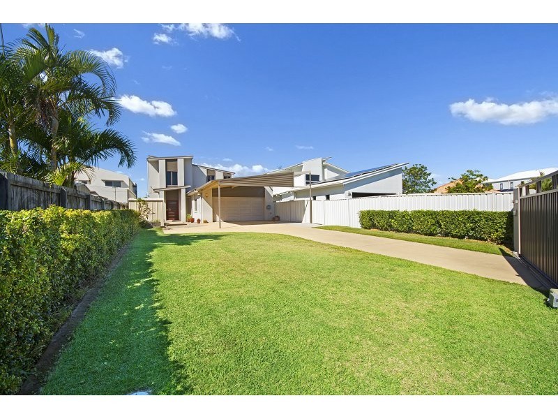 11 Maui Court, Kawana Island QLD 4575