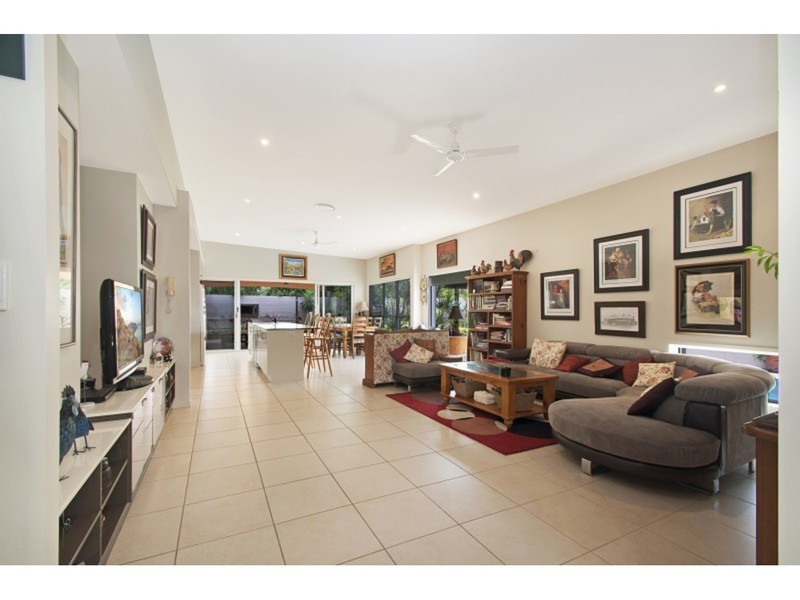 10 Bonaire Court, Kawana Island QLD 4575