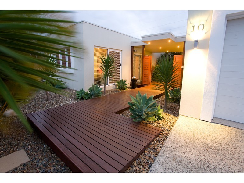 10 Bonaire Court, Kawana Island QLD 4575