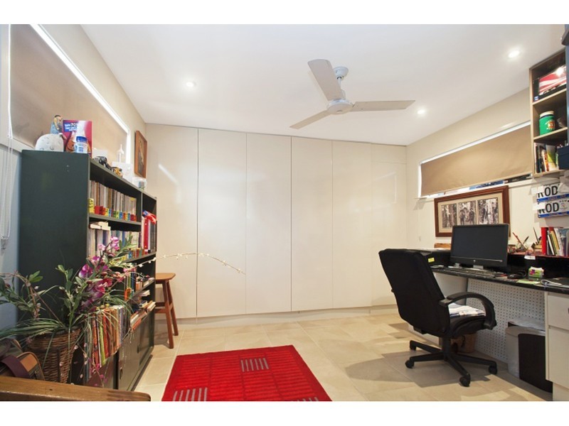 10 Bonaire Court, Kawana Island QLD 4575